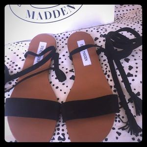 NIB STEVE MADDEN "KAPRI" LEATHER WRAP SANDAL SZ 9